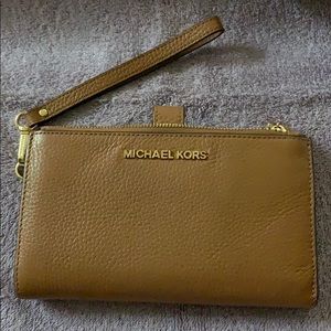 Michael Kors medium wristlet